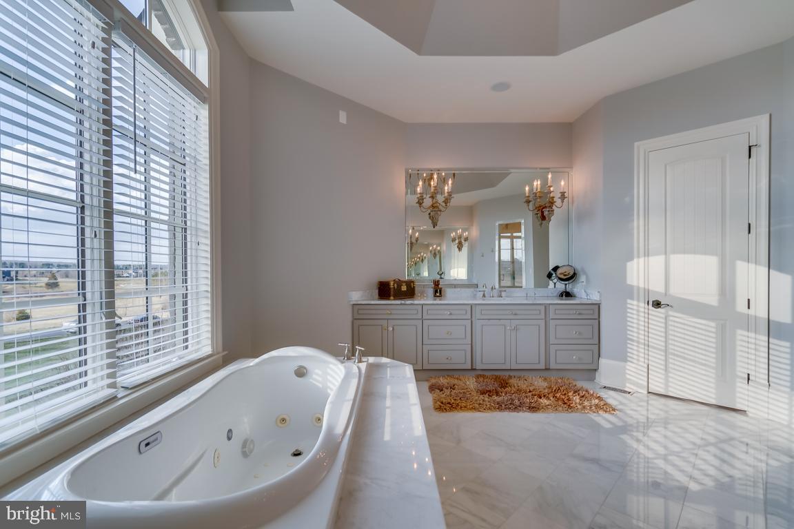 CREIGHTON FARMS - Residential