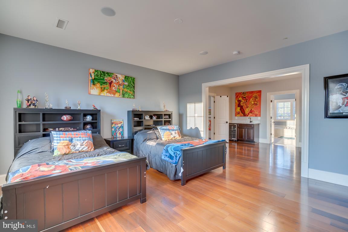 CREIGHTON FARMS - Residential