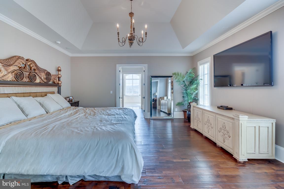 CREIGHTON FARMS - Residential