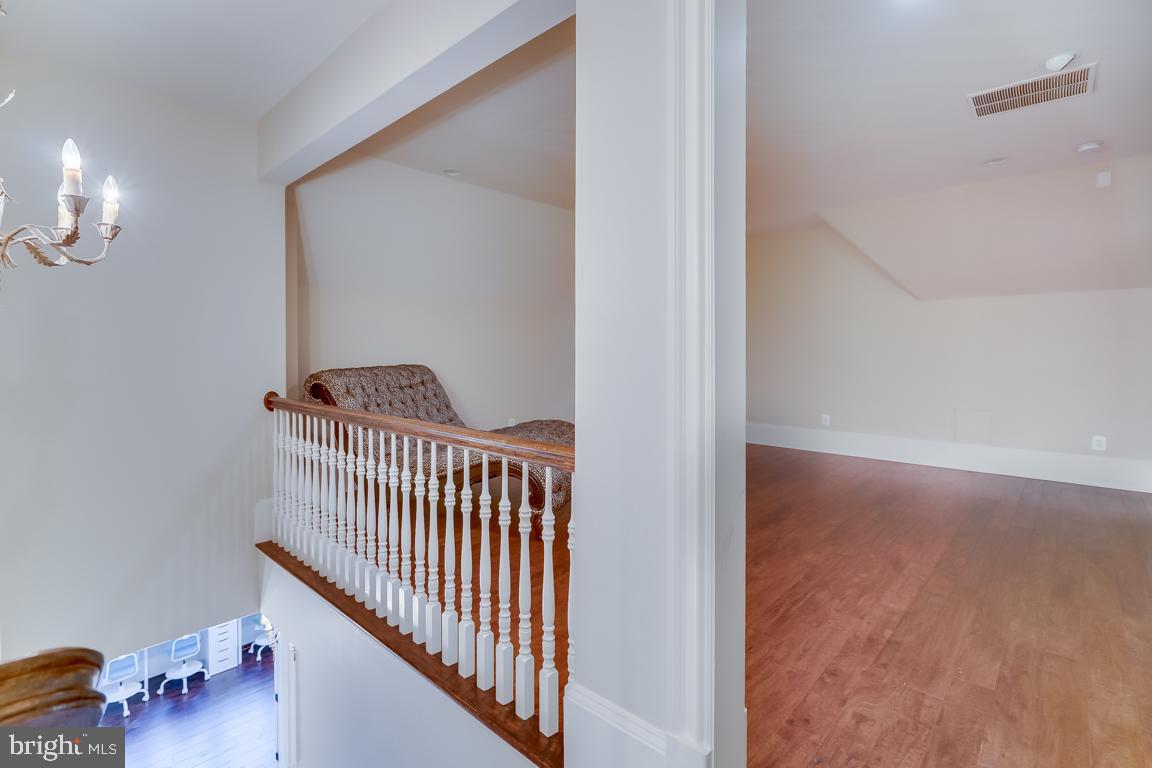 CREIGHTON FARMS - Residential