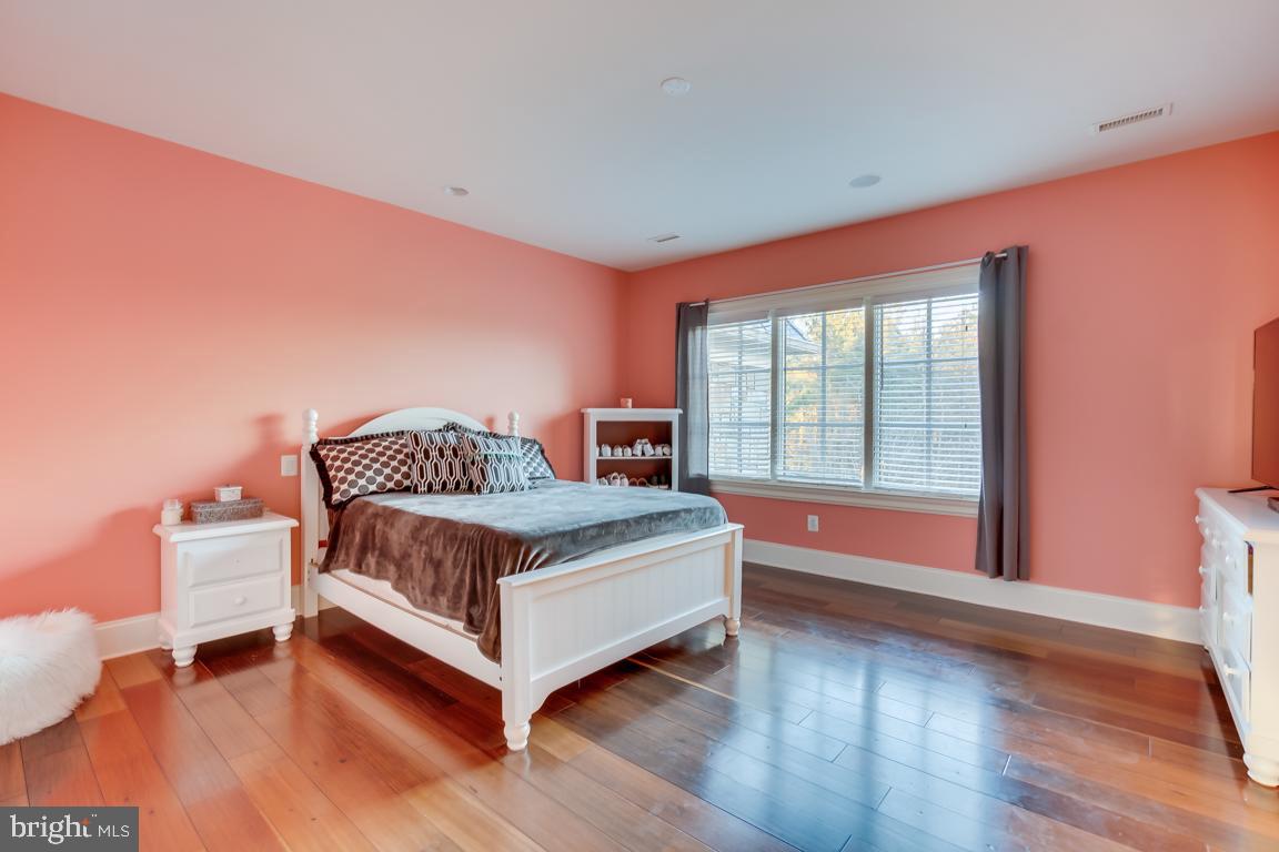 CREIGHTON FARMS - Residential