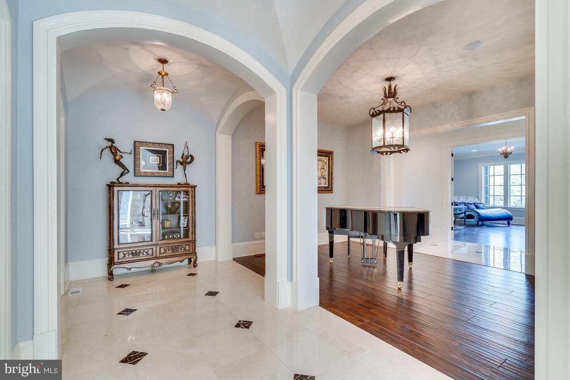 CREIGHTON FARMS - Residential