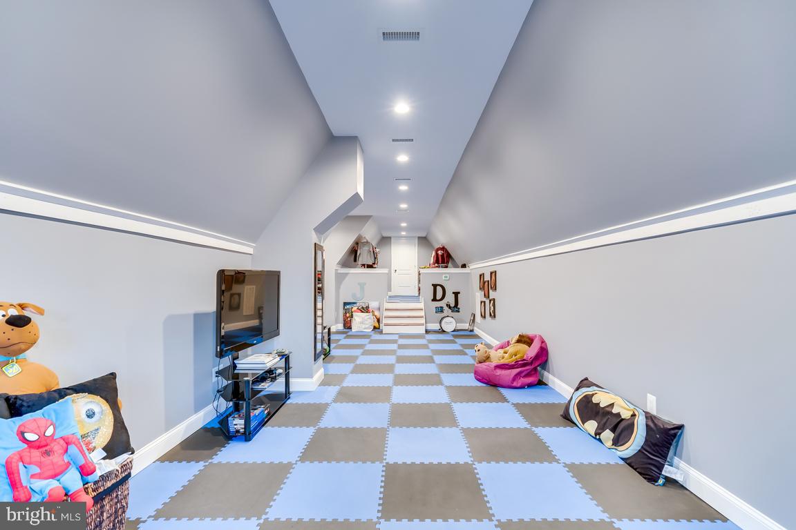 CREIGHTON FARMS - Residential