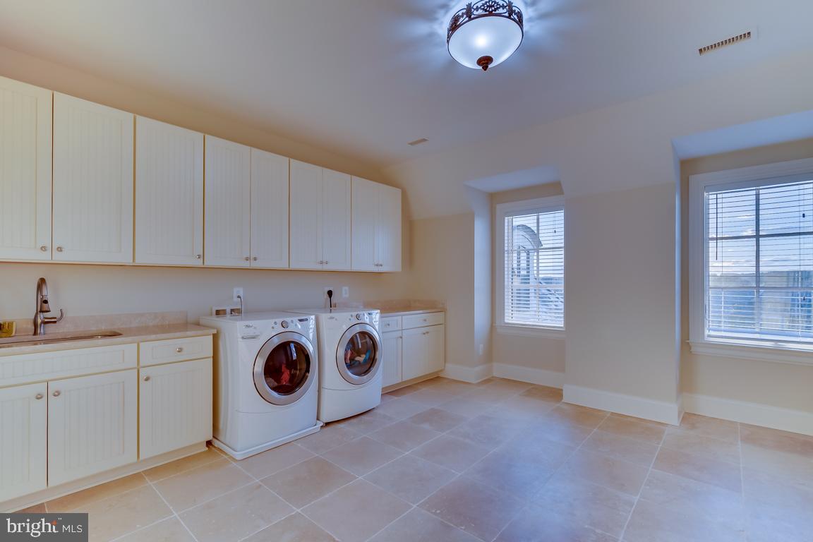 CREIGHTON FARMS - Residential