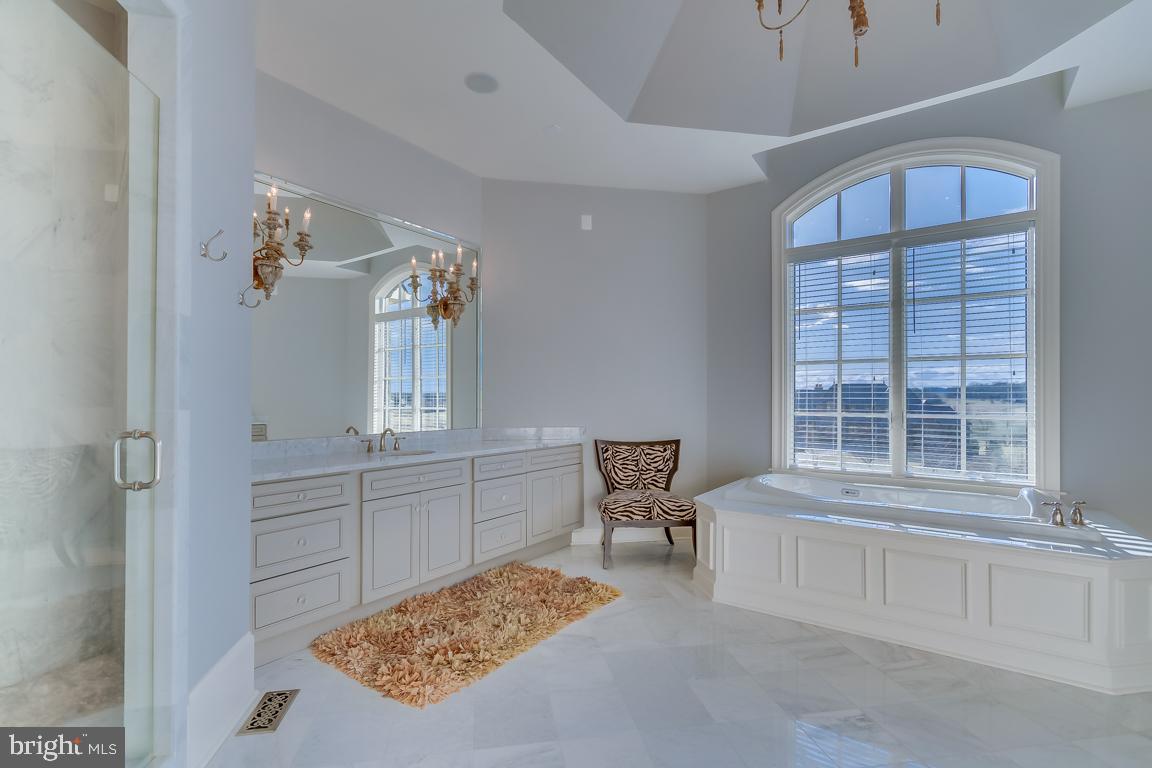 CREIGHTON FARMS - Residential