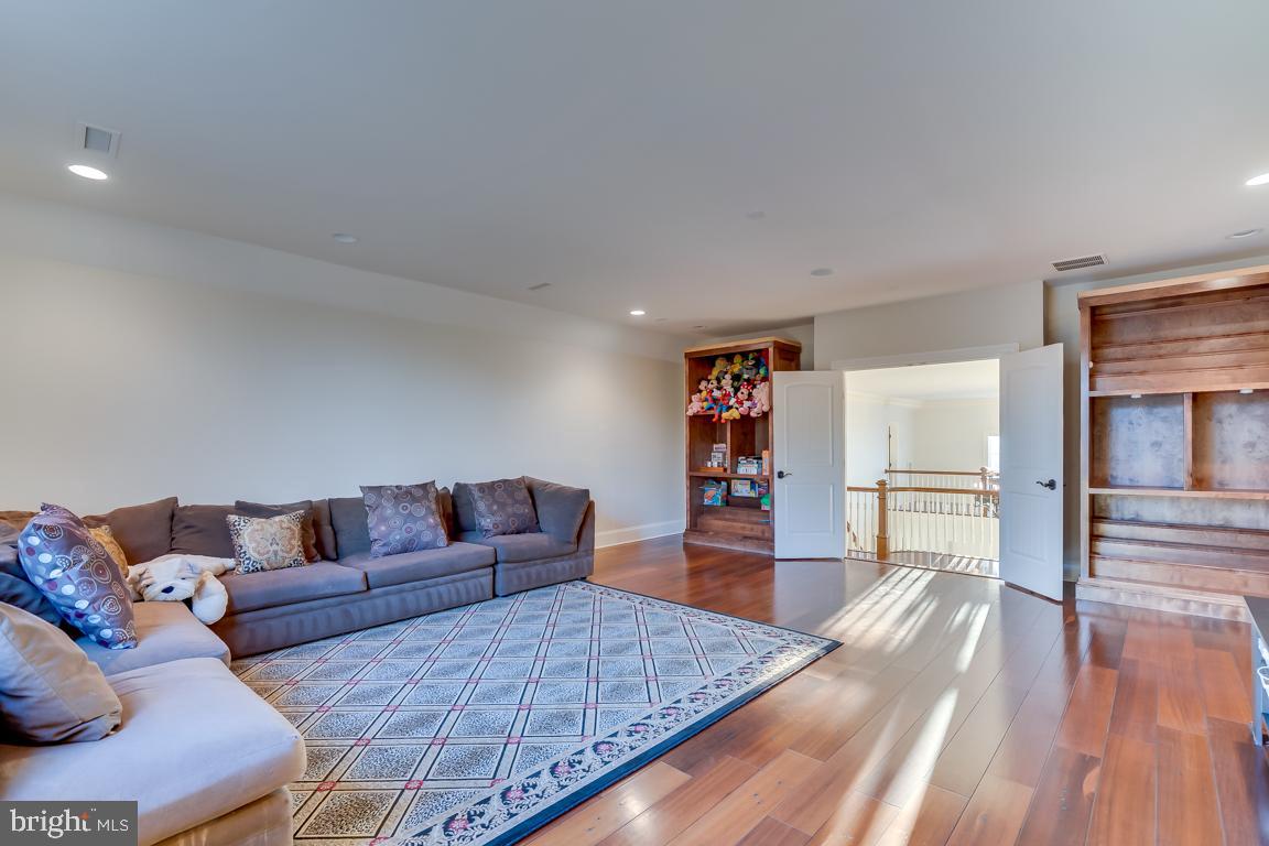 CREIGHTON FARMS - Residential