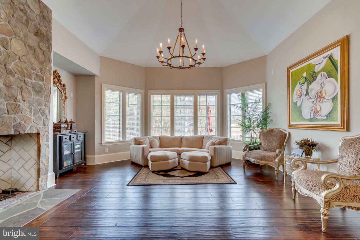 CREIGHTON FARMS - Residential