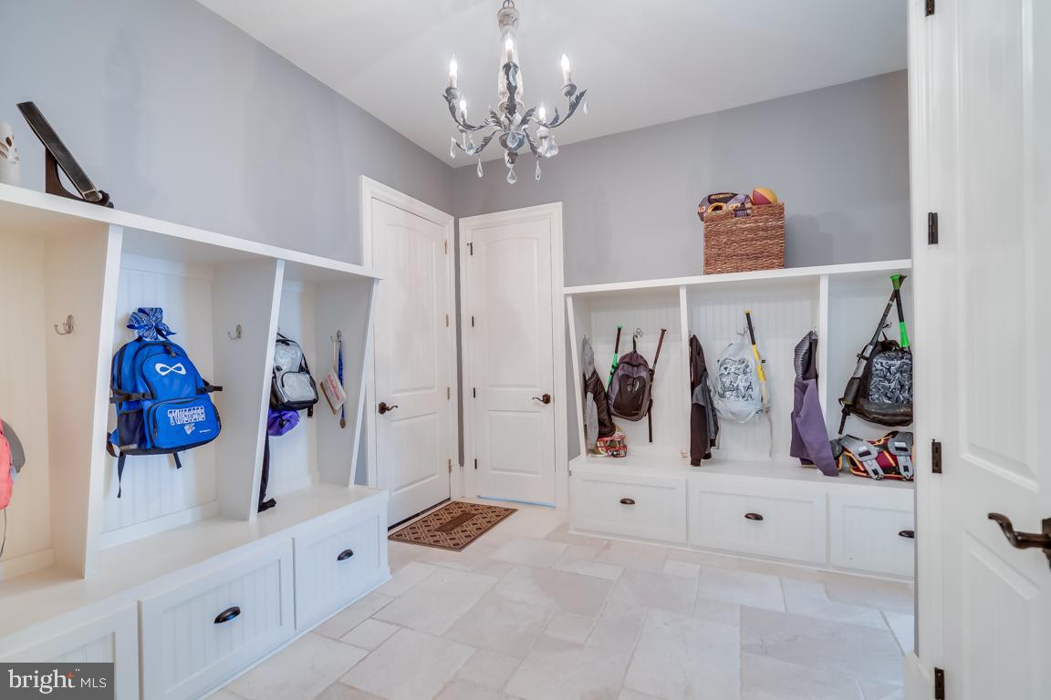 CREIGHTON FARMS - Residential