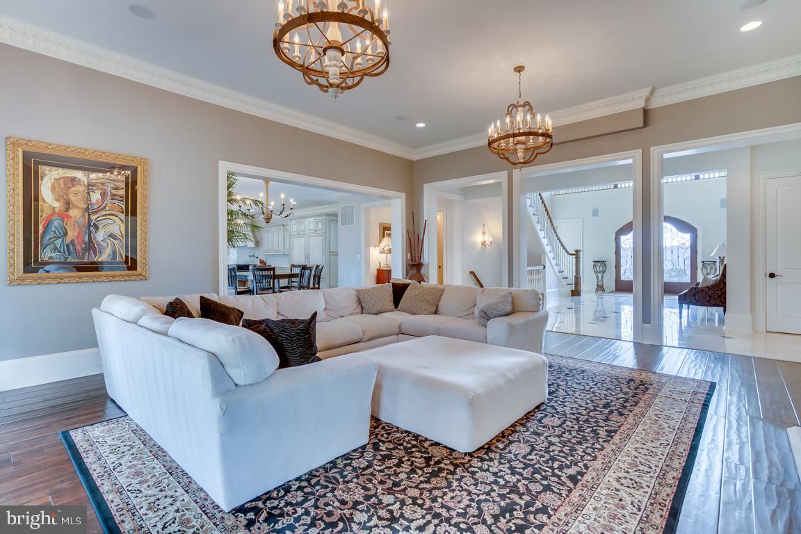 CREIGHTON FARMS - Residential