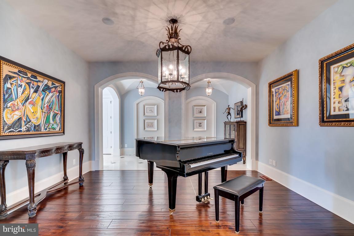 CREIGHTON FARMS - Residential