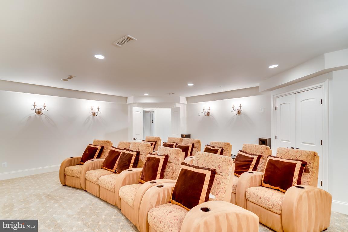 CREIGHTON FARMS - Residential