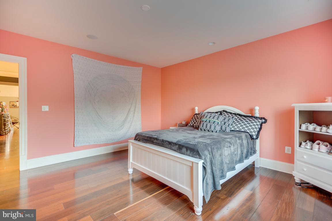 CREIGHTON FARMS - Residential