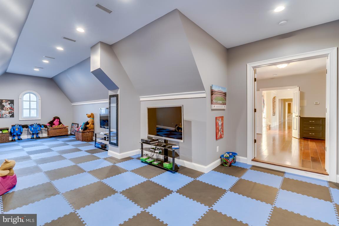 CREIGHTON FARMS - Residential