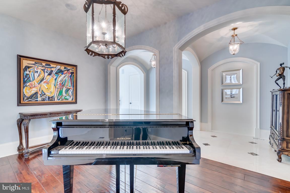 CREIGHTON FARMS - Residential