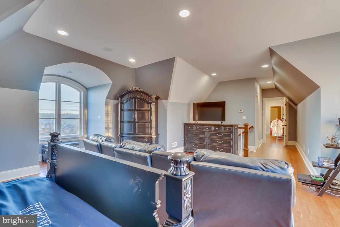 CREIGHTON FARMS - Residential