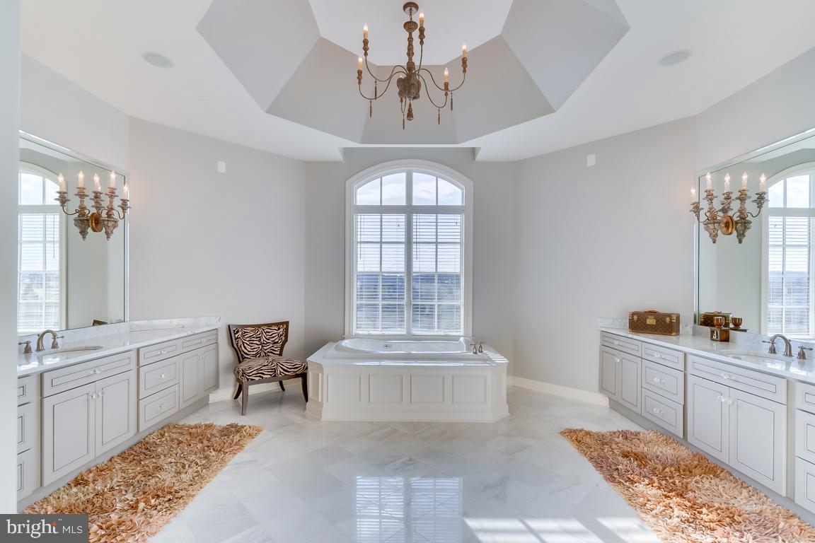 CREIGHTON FARMS - Residential