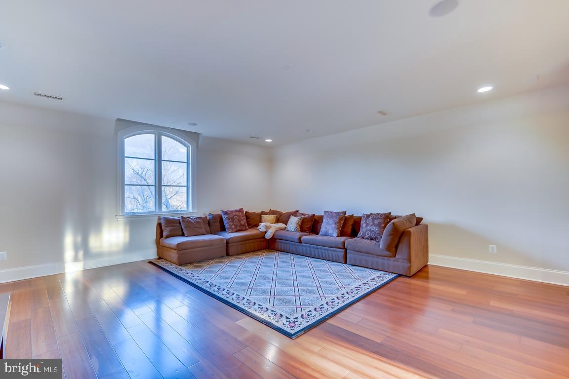 CREIGHTON FARMS - Residential