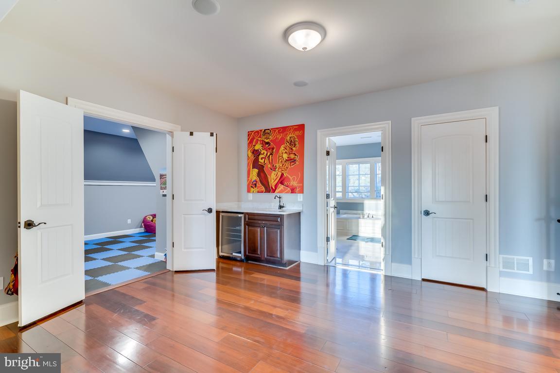 CREIGHTON FARMS - Residential