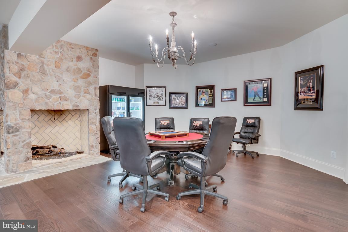 CREIGHTON FARMS - Residential