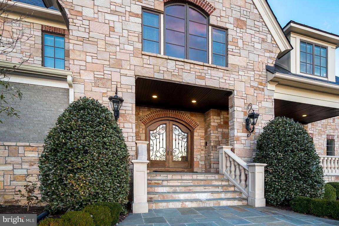 CREIGHTON FARMS - Residential