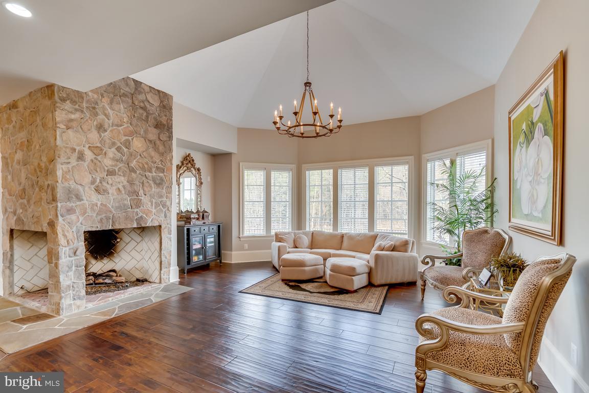 CREIGHTON FARMS - Residential