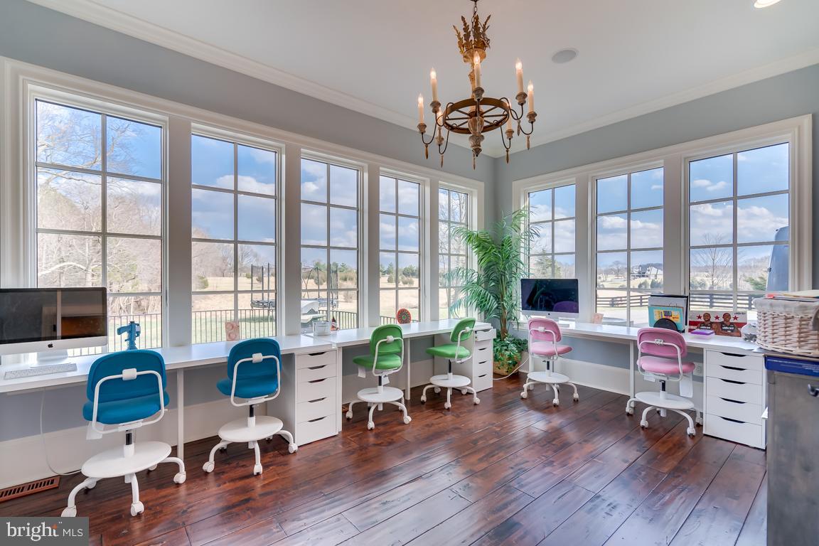 CREIGHTON FARMS - Residential