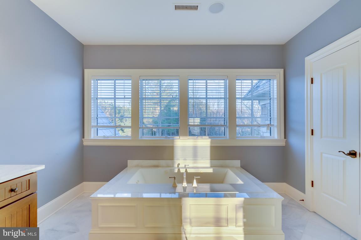 CREIGHTON FARMS - Residential