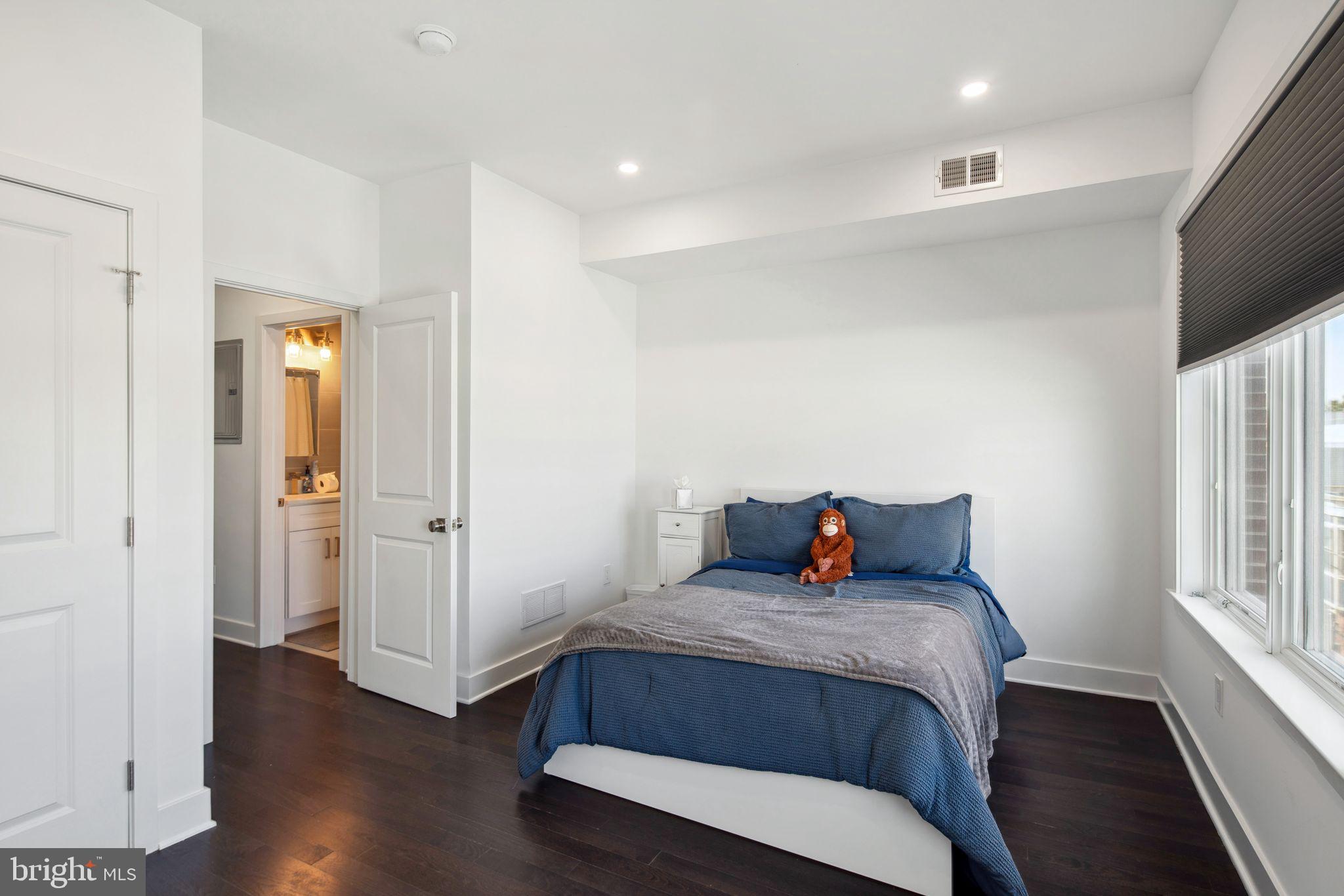 POINT BREEZE - Residential