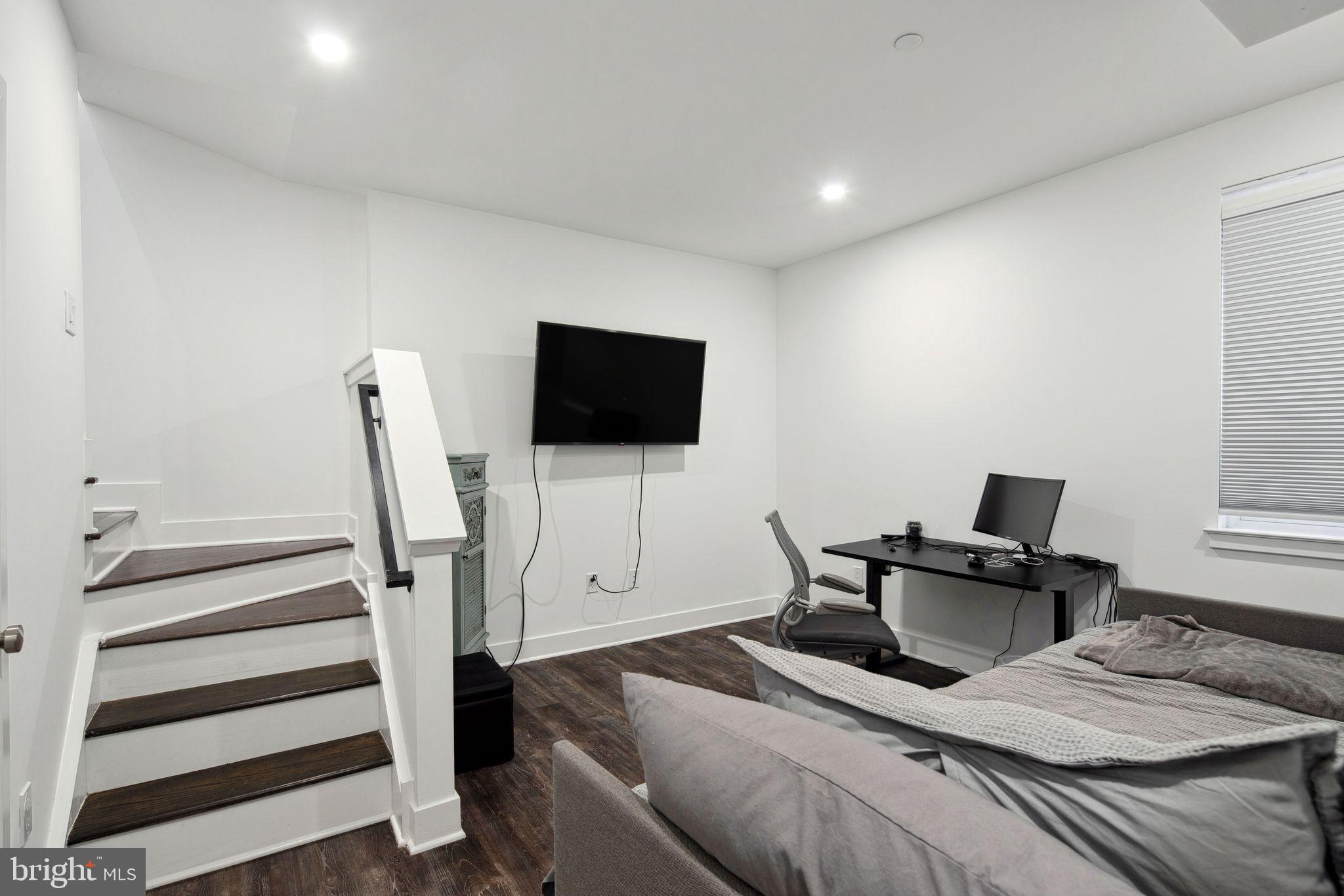 POINT BREEZE - Residential