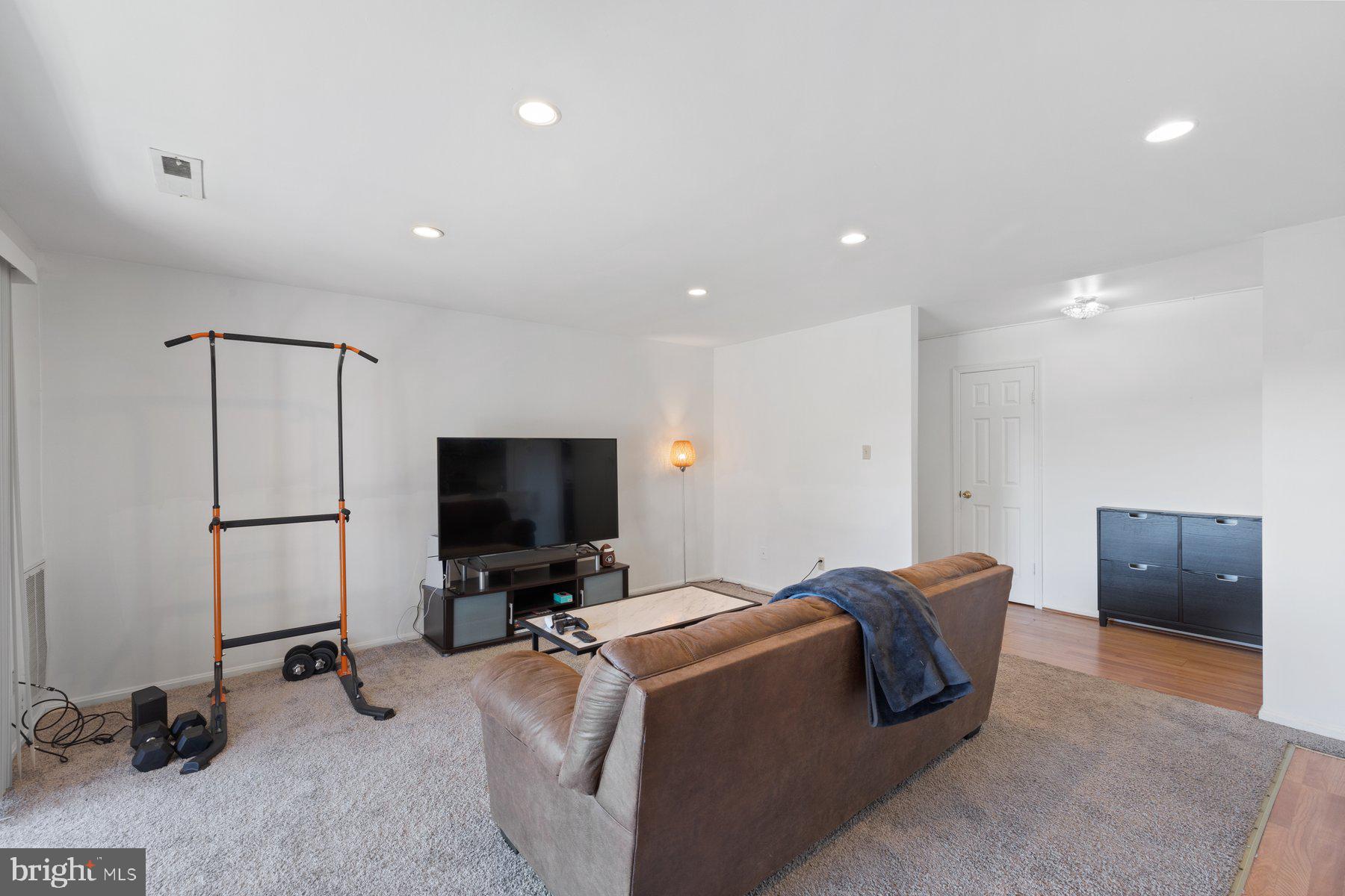 POTOMAC OAKS - Residential