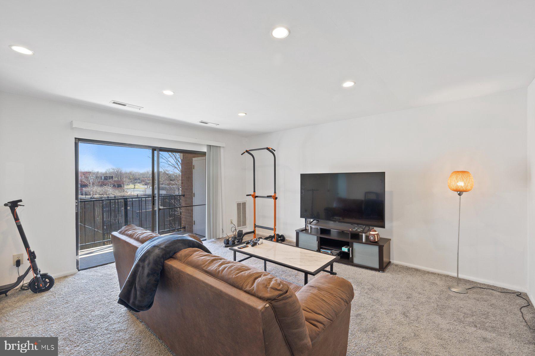 POTOMAC OAKS - Residential