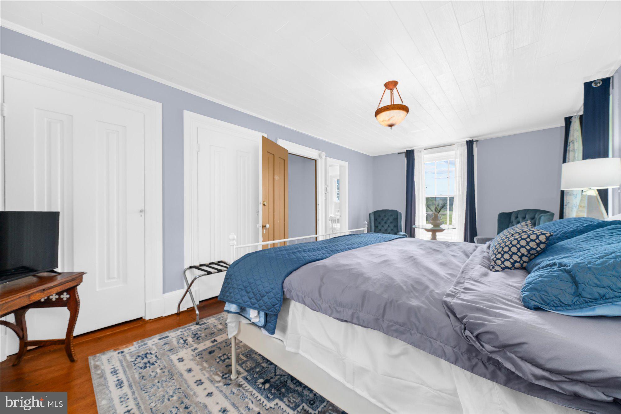 BUCKINGHAM - Commercial Sale