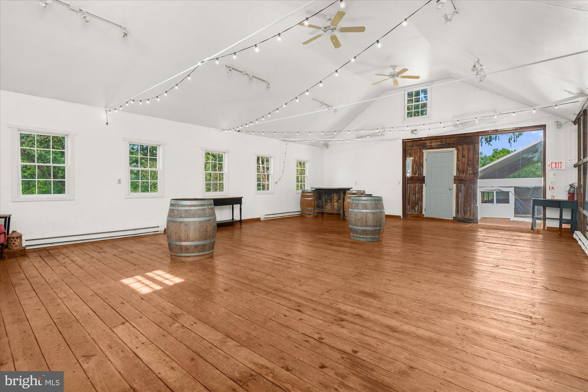 BUCKINGHAM - Commercial Sale