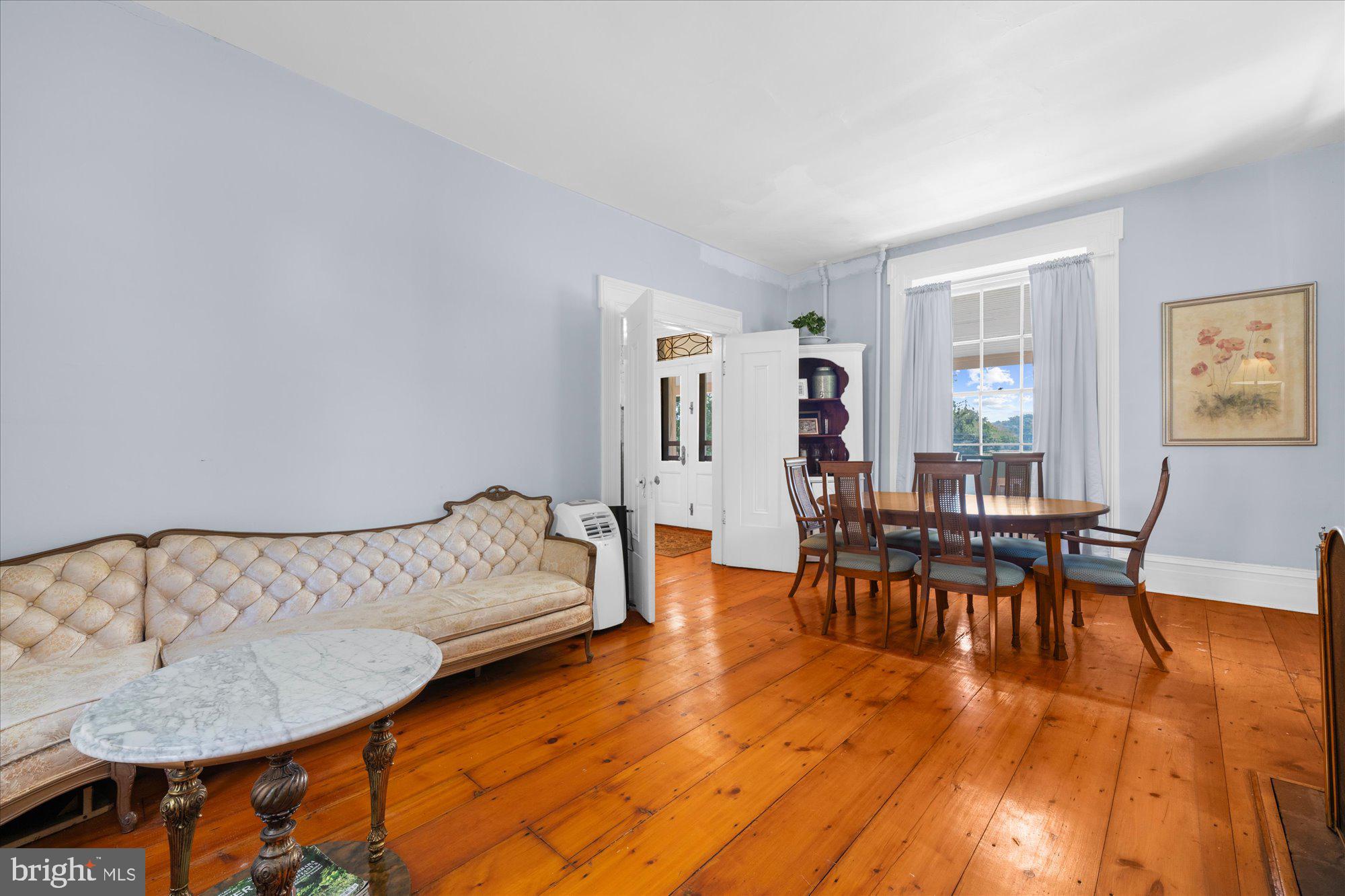 BUCKINGHAM - Commercial Sale