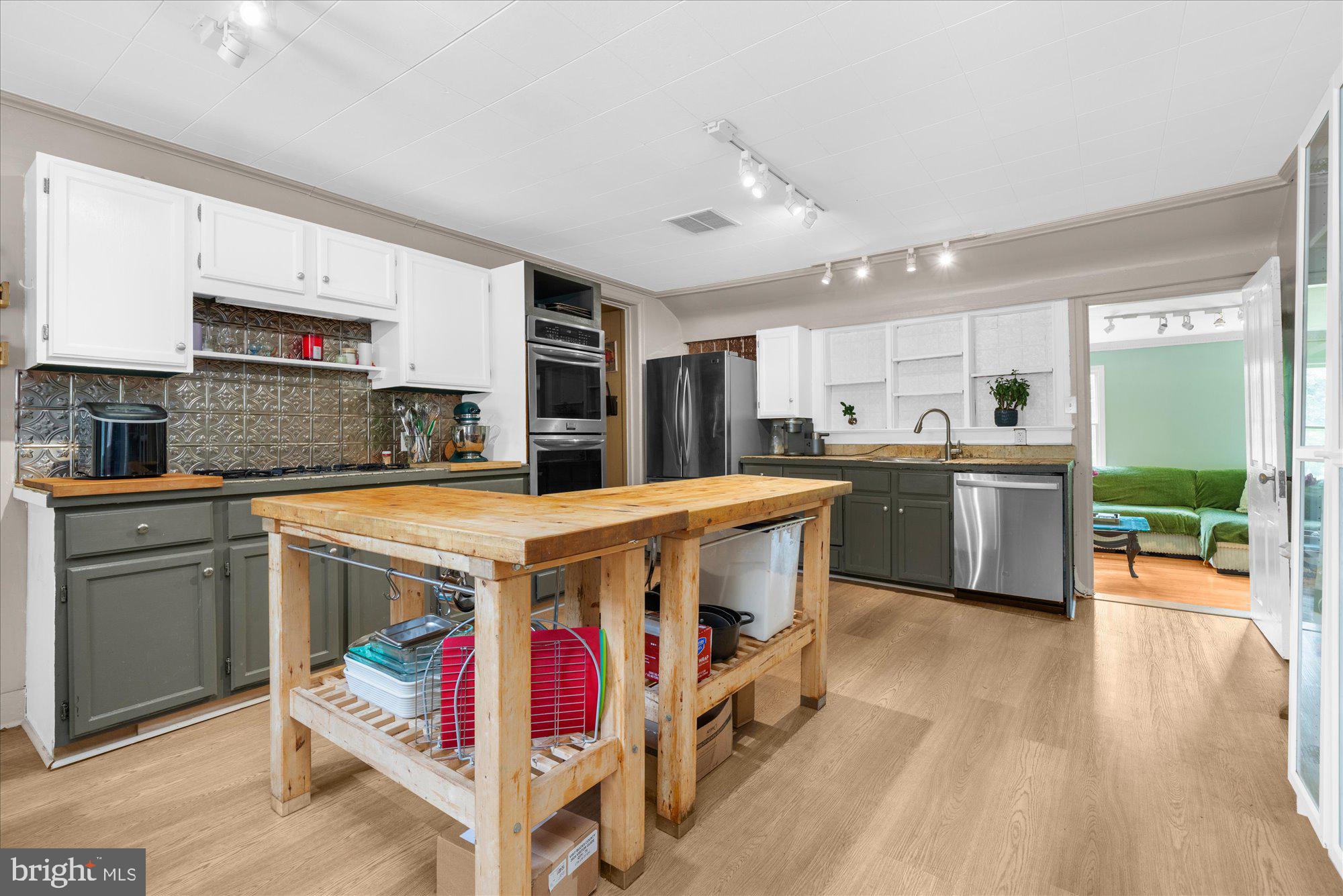 BUCKINGHAM - Commercial Sale