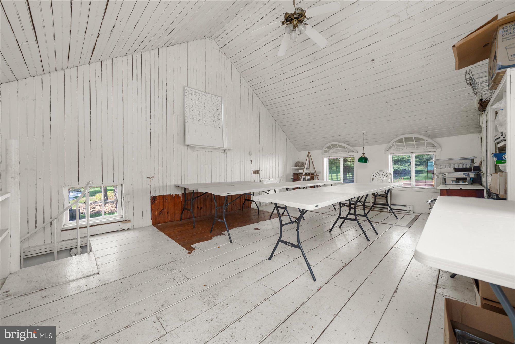 BUCKINGHAM - Commercial Sale