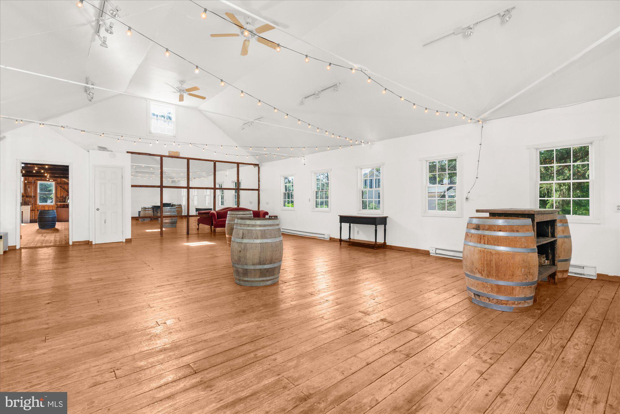 BUCKINGHAM - Commercial Sale