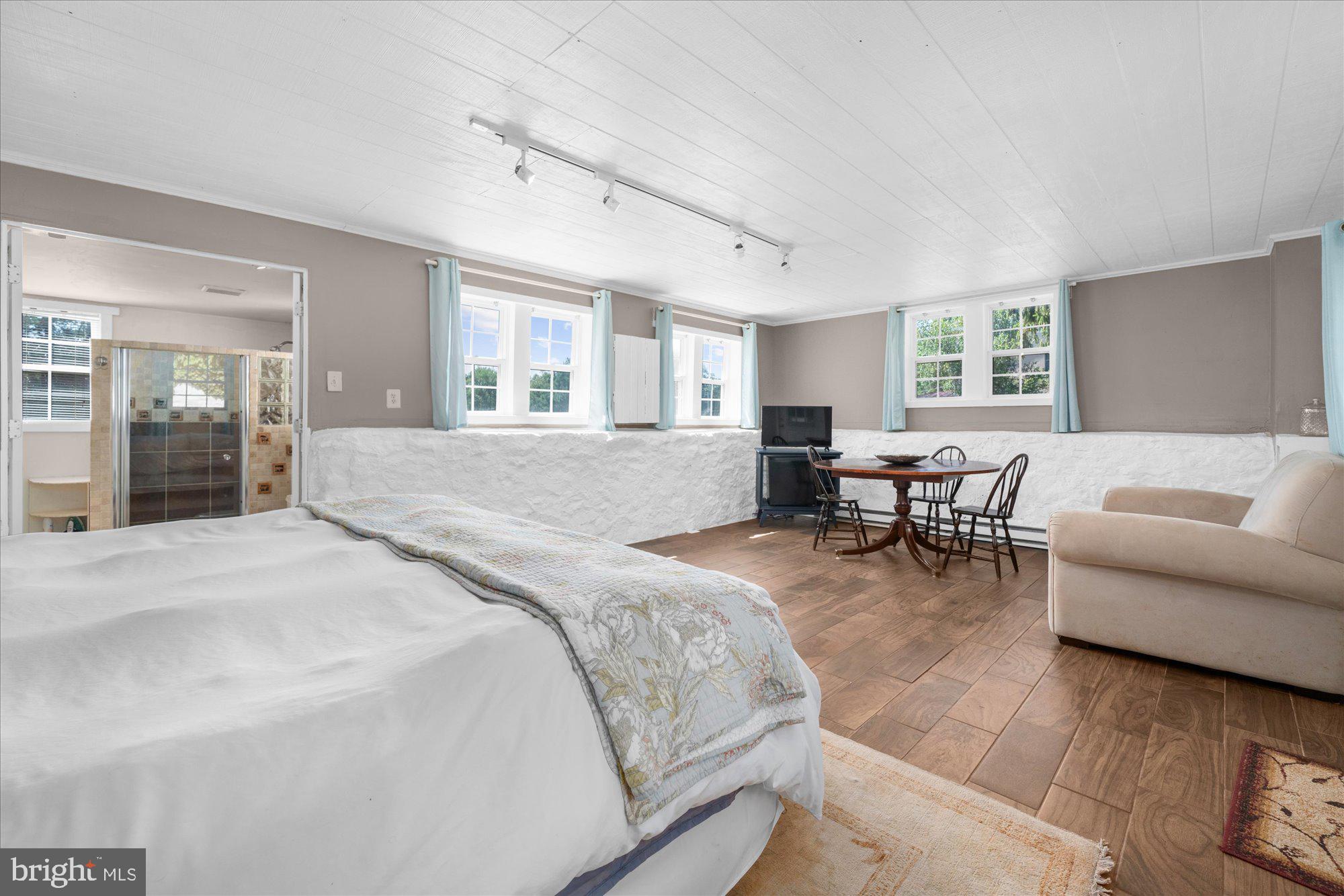 BUCKINGHAM - Commercial Sale