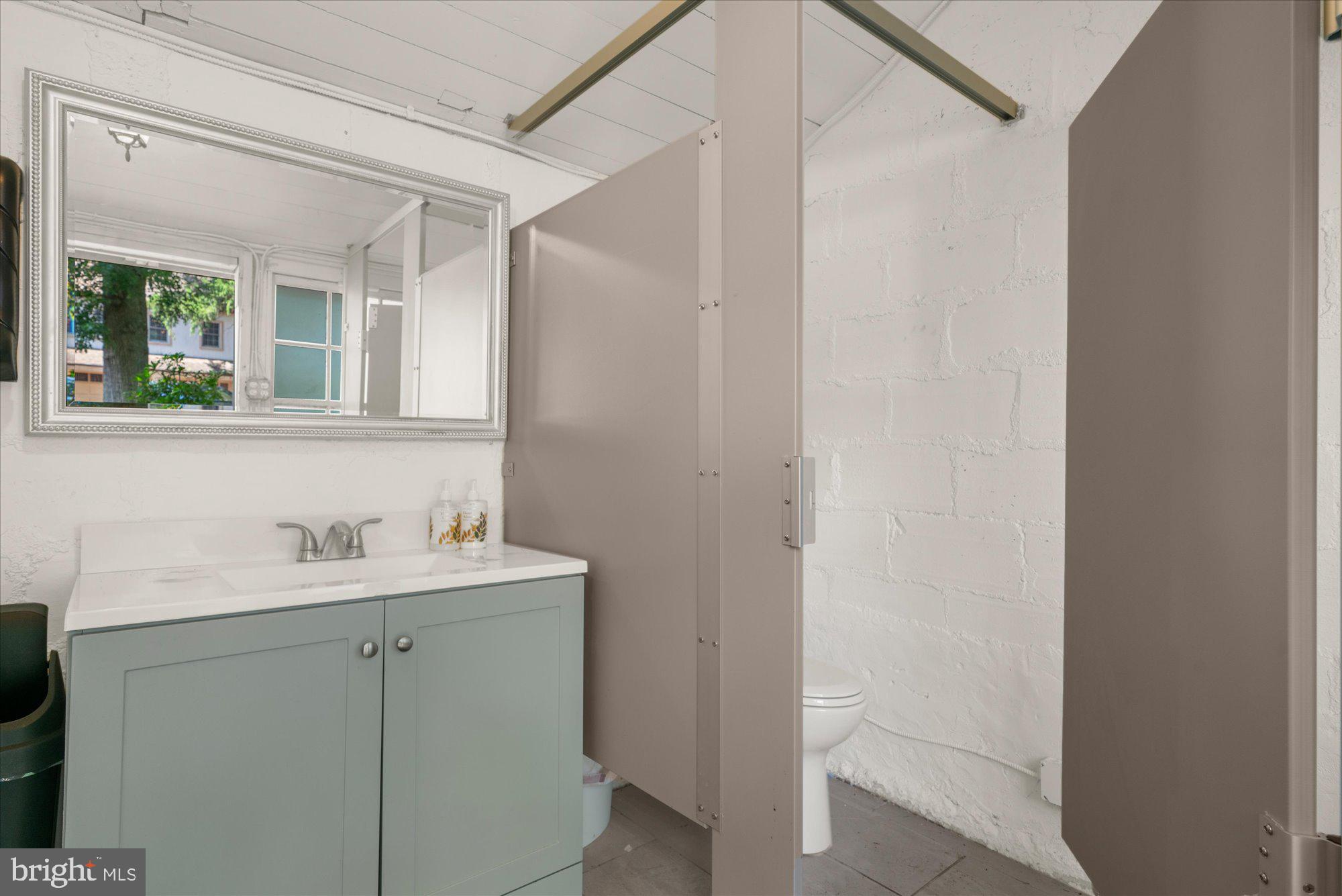 BUCKINGHAM - Commercial Sale