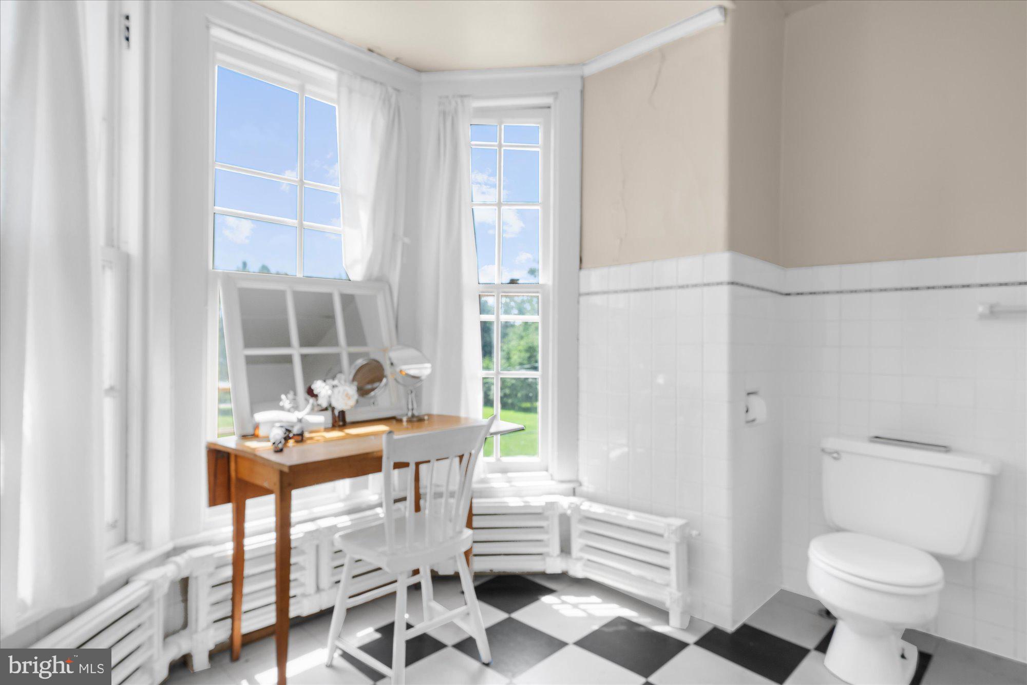 BUCKINGHAM - Commercial Sale