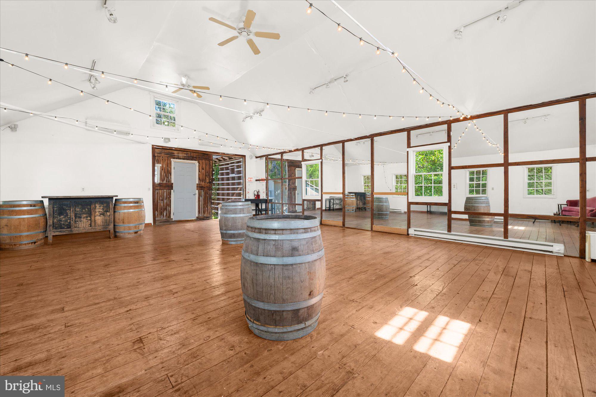 BUCKINGHAM - Commercial Sale