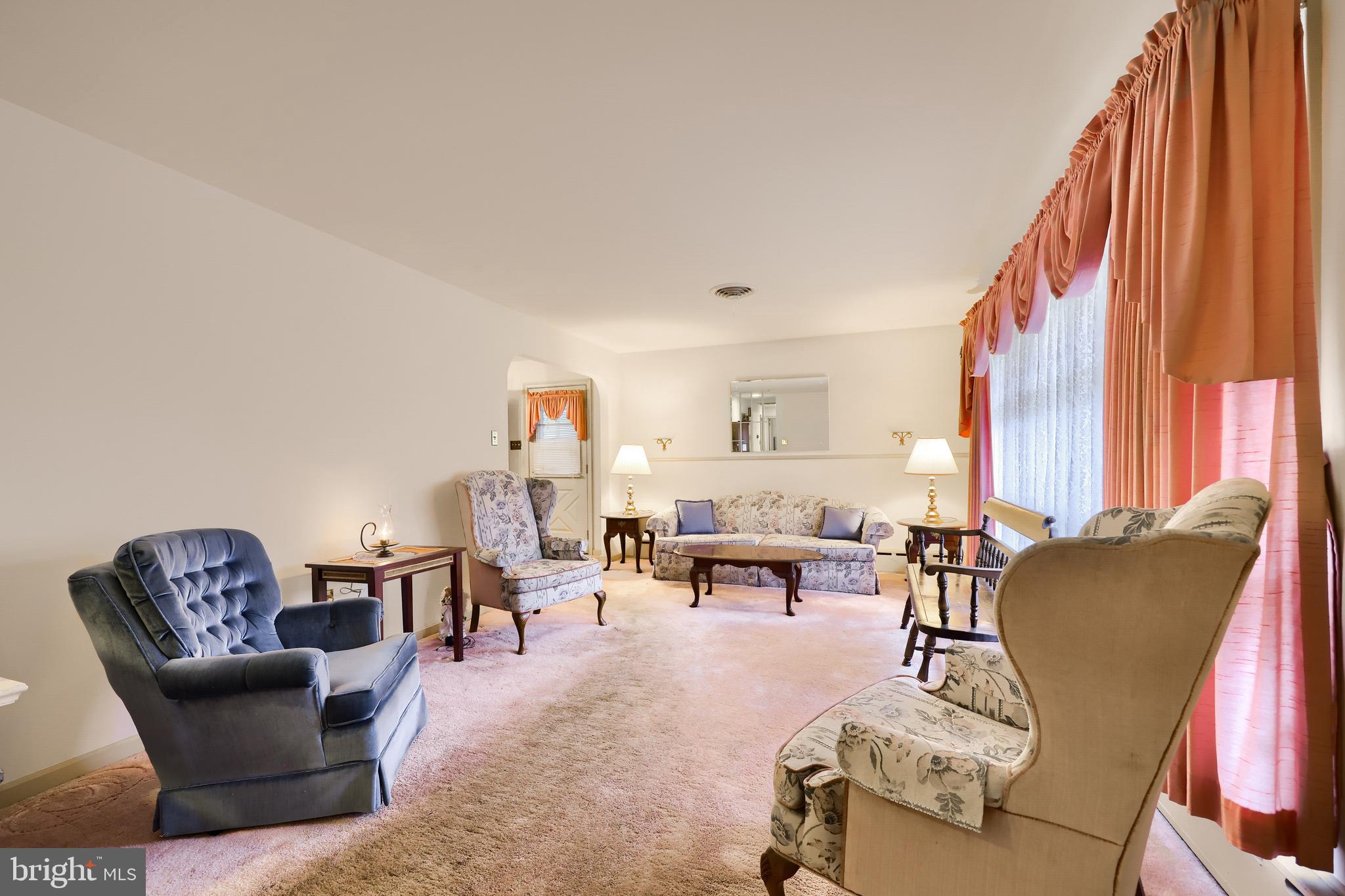 COLONIAL MANOR - Residential