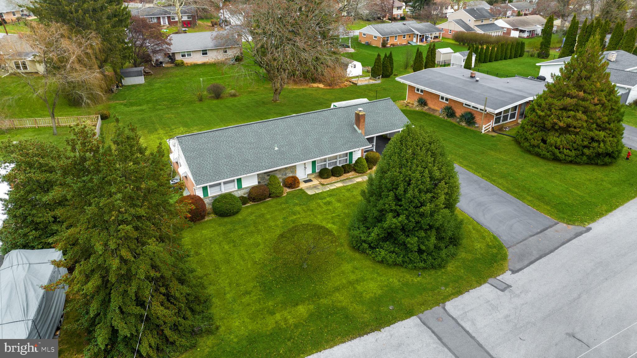 COLONIAL MANOR - Residential