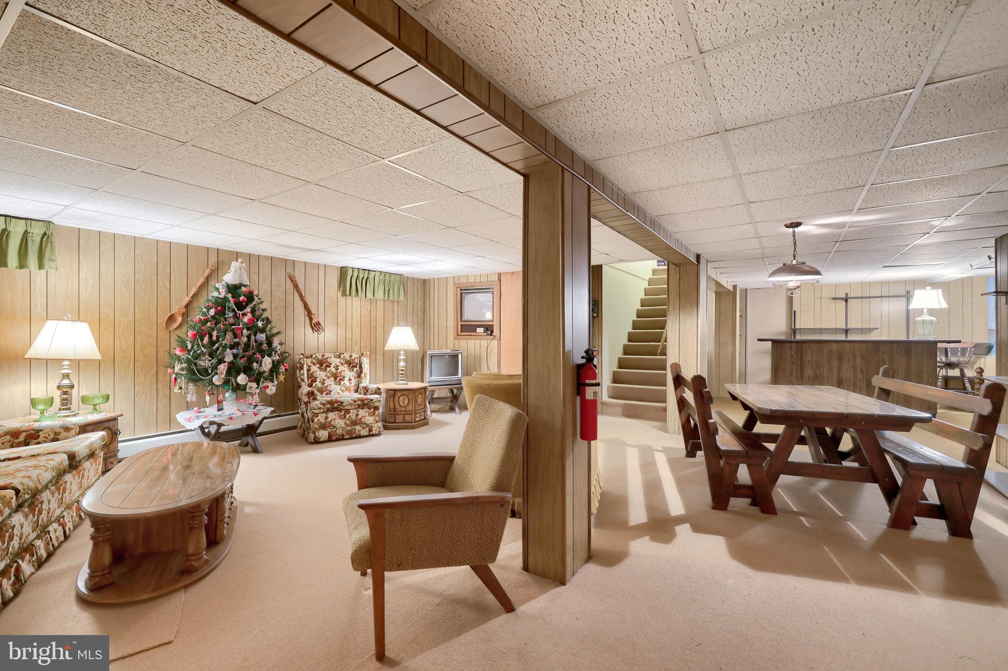 COLONIAL MANOR - Residential