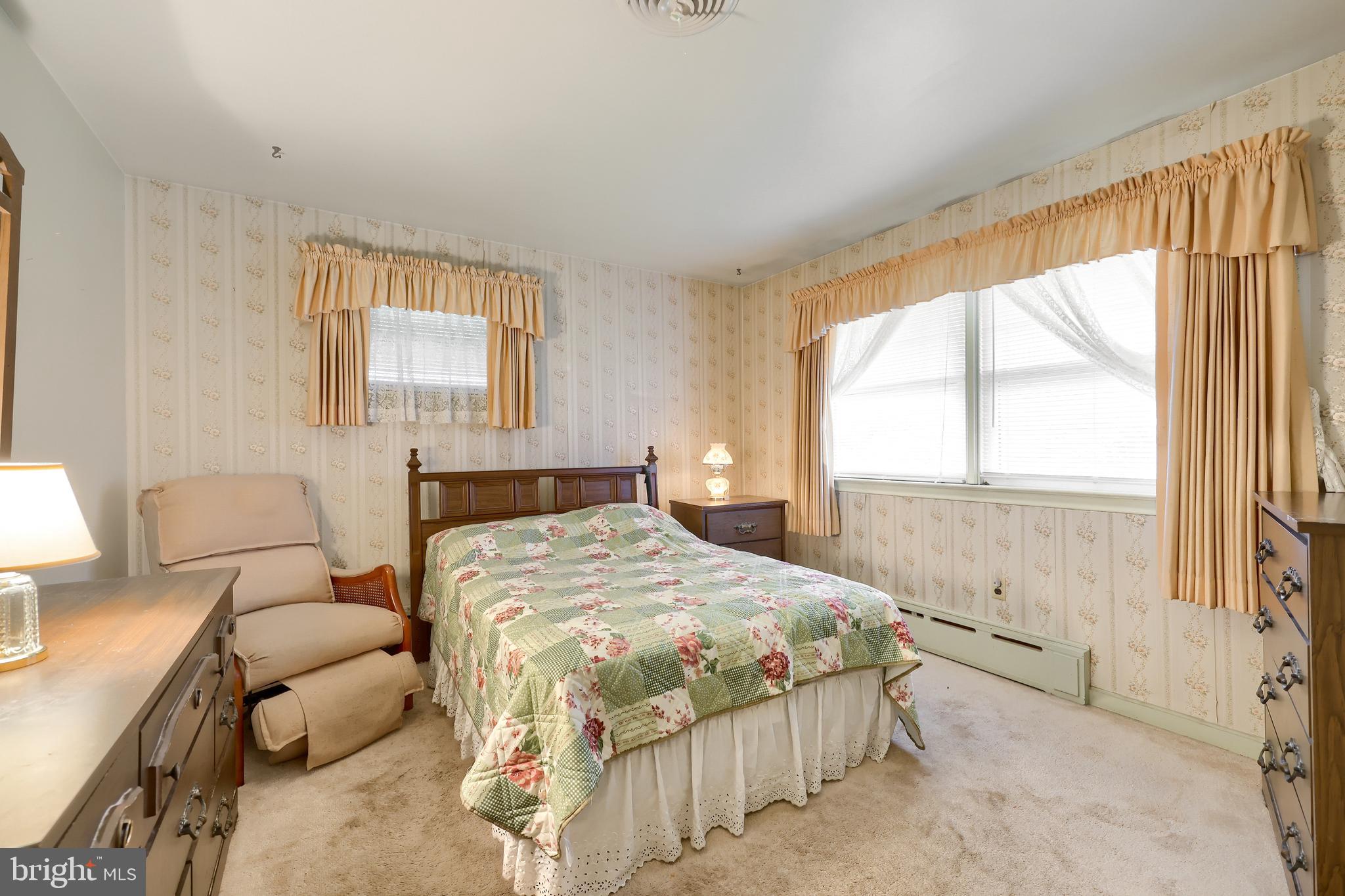COLONIAL MANOR - Residential
