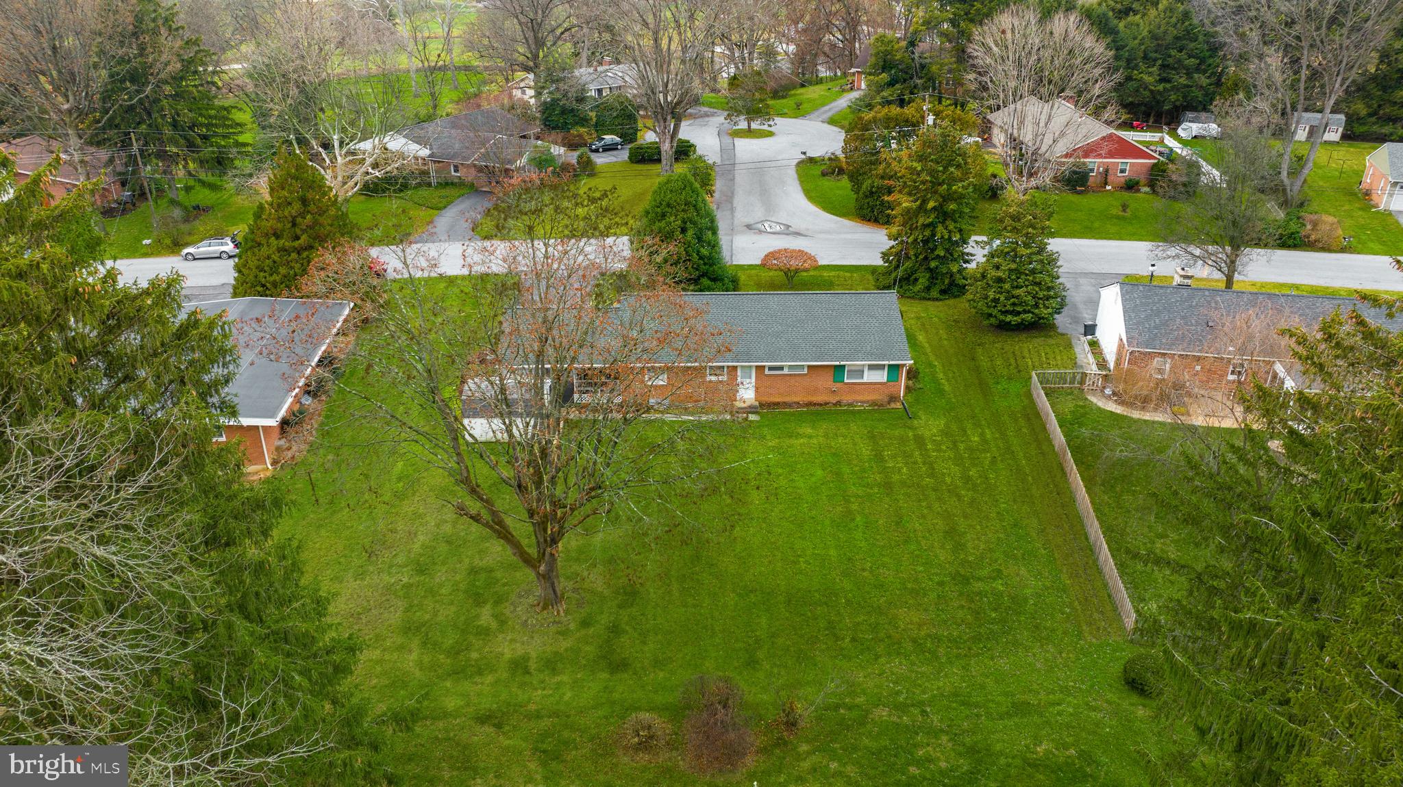COLONIAL MANOR - Residential