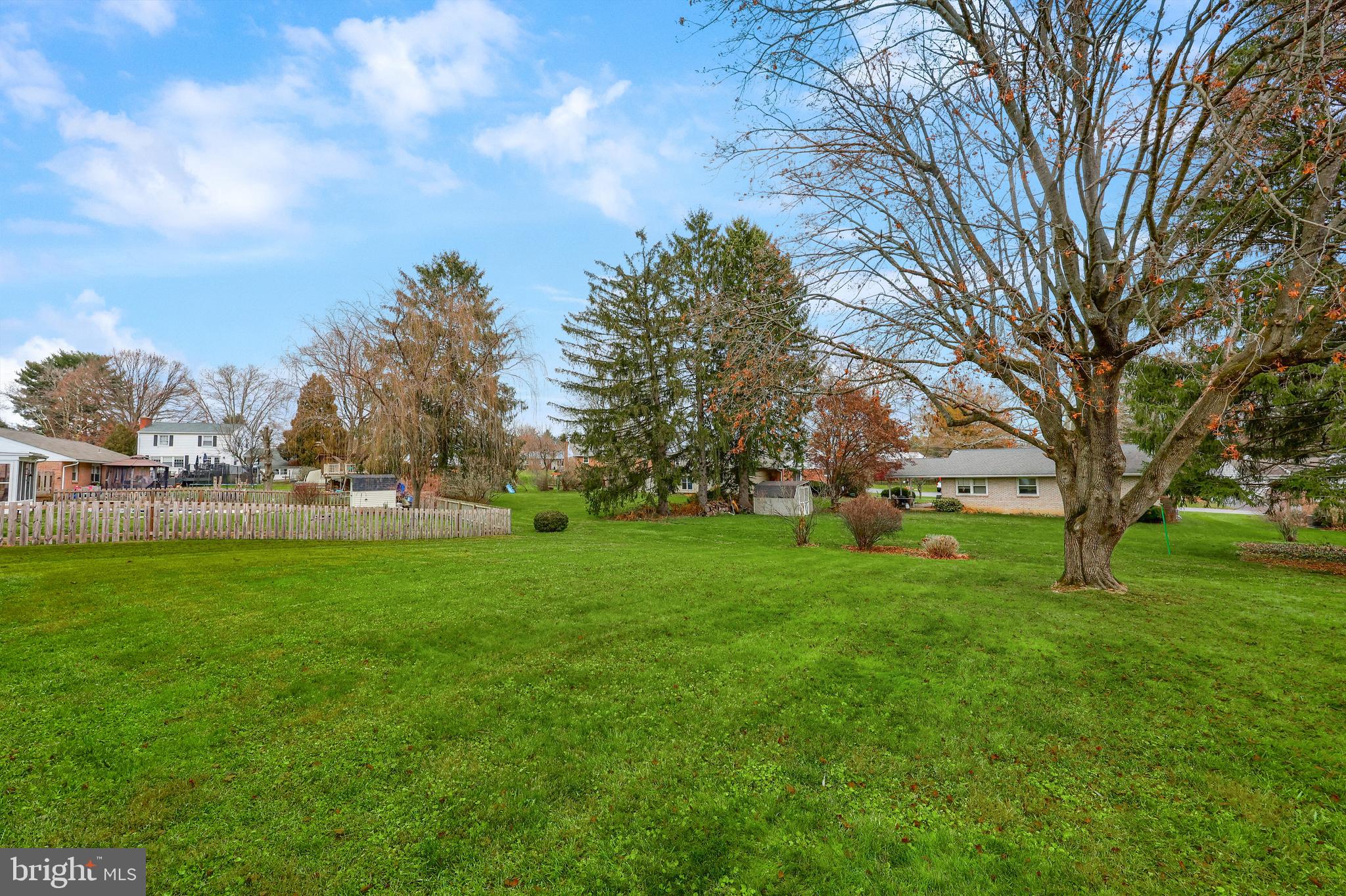COLONIAL MANOR - Residential