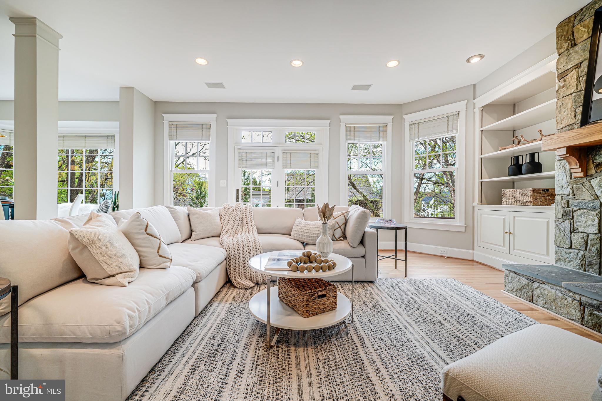 ROCK SPRING - Residential