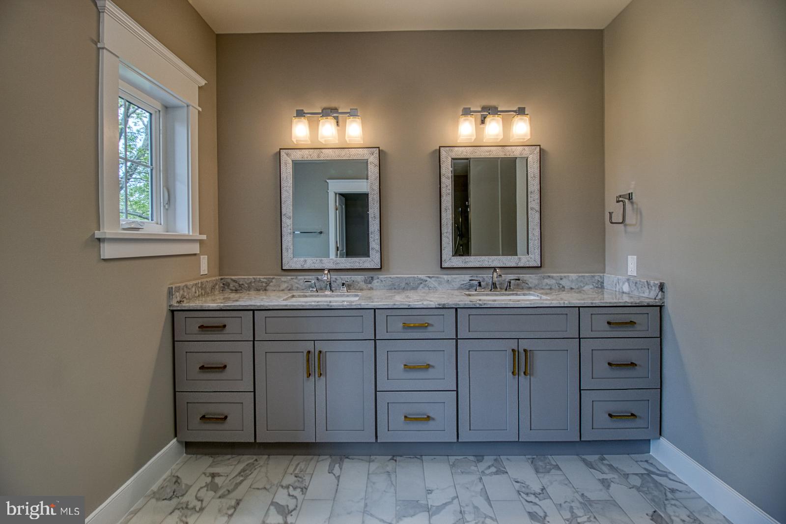 DUNN LORING WOODS - Residential