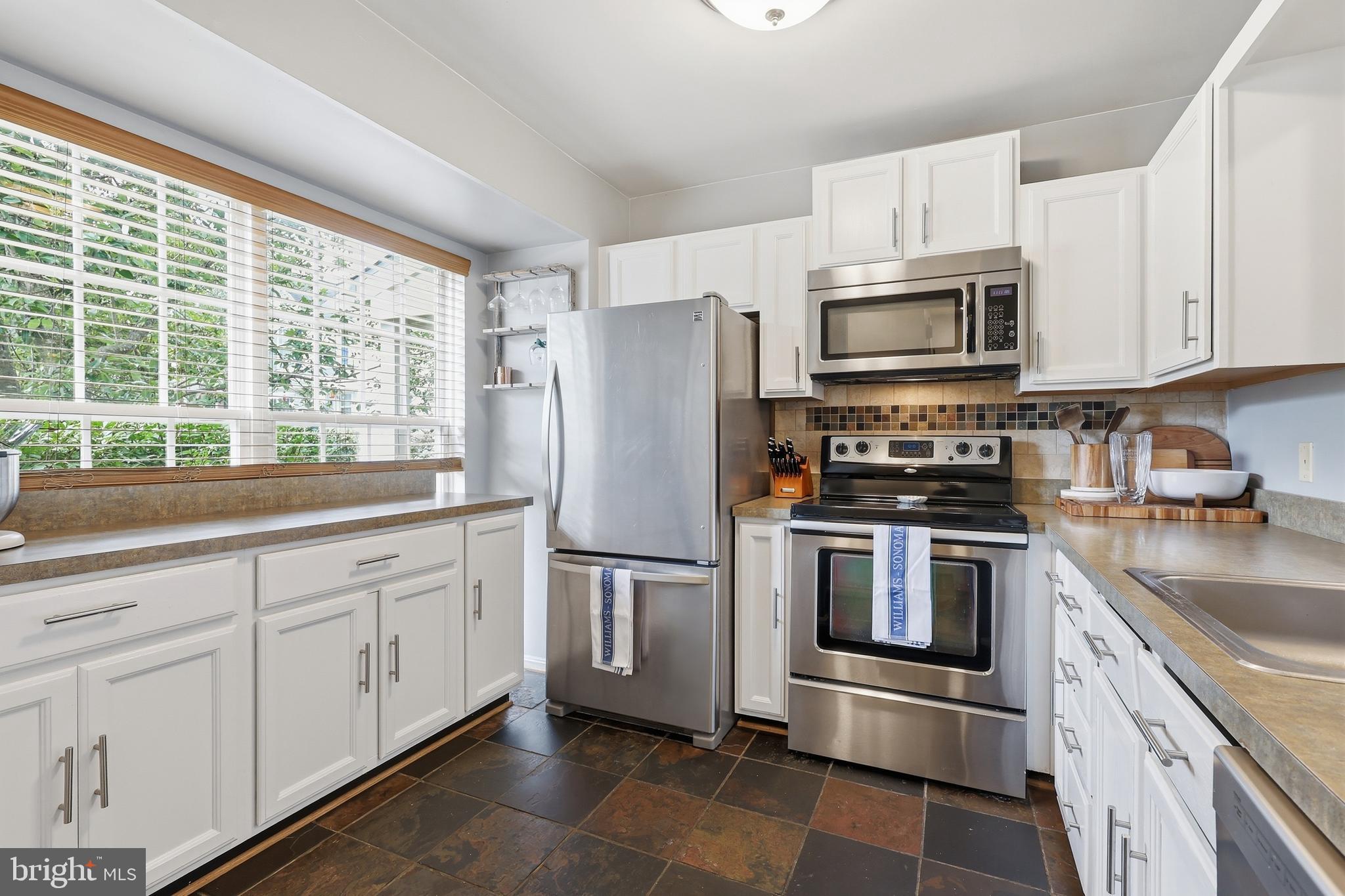 9575 SCALES PLACE